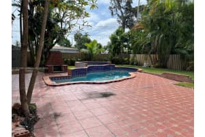 550 Ne 174th St 0, North Miami Beach