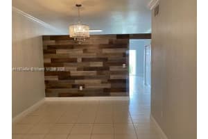 6940 Nw 179th St 306-7, Hialeah