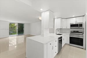319 Ne 14th Ave 201, Hallandale Beach