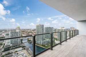 68 Se 6th St 3706, Miami