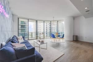 45 Sw 9th St 4108, Miami