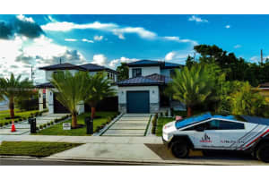 707 E 32 St, Hialeah