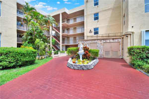 2801 Somerset Dr 411, Lauderdale Lakes