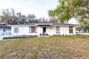 2600 Lakeview Drive, Sebring