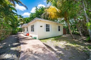 17380 Ne 4th Pl 17382, North Miami Beach