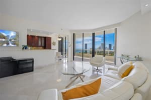 20191 E Country Club Dr Ts8, Aventura