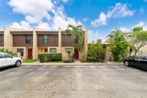 1161 Nw 99th Ter 38, Pembroke Pines