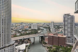 185 Sw 7th St 2900, Miami