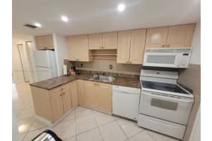 18081 Biscayne Blvd 1102, Aventura