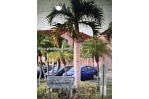 8023 Nw Lake Dr 202, Doral