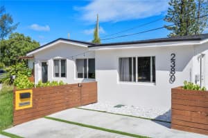 2380 Ne 137th St -, North Miami Beach