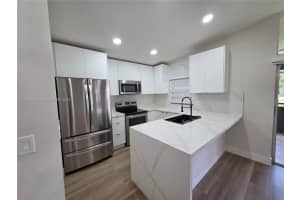 15798 Woodgate Ct E, Sunrise