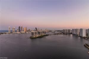 3370 Ne 190 St Ph 9, Aventura