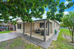 1321 W 2nd Ave 1321, Hialeah