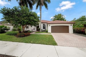 2527 Jardin Dr, Weston