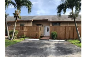 6735 Nw 193rd Ln 6735, Hialeah