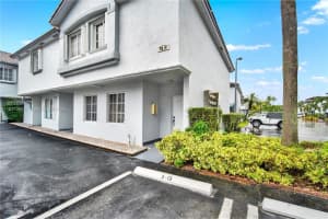 8210 Nw 10th St 14, Miami
