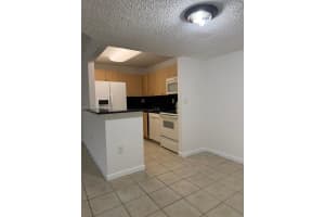7160 Nw 179th St 104, Hialeah
