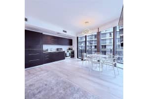 55 Sw 9th St 4003, Miami