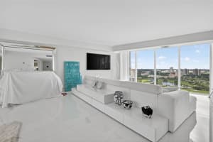 3370 Hidden Bay Dr 2915, Aventura