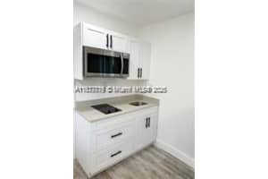 2740 Nw 49th St, Miami
