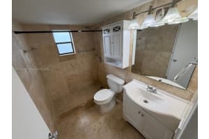 1325 W 68th St 419, Hialeah