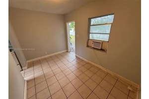 817 Nw 10th St 3, Hallandale Beach