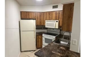 210 Lake Pointe Dr 201, Oakland Park