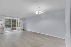 5320 Nw 11th St 205, Plantation
