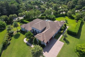 5795 N Sterling Ranch Dr, Davie