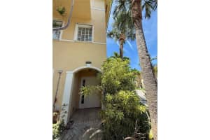 2082 Ne 167th St 2-104, North Miami Beach