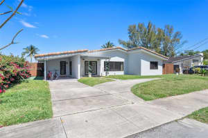 2531 Ne 195th St, Aventura
