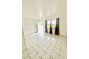 15 Alhambra Cir 31, Coral Gables