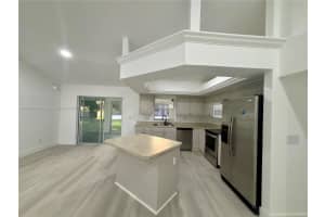 142 Sw 34th Pl, Cape Coral