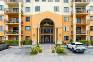 9340 Fontainebleau Blvd W206, Miami