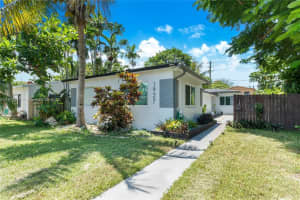 1927 Plunkett St 1, Hollywood