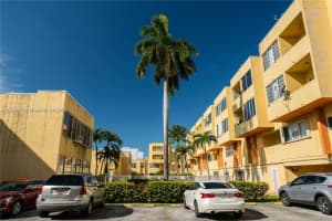 1555 W 44th Pl 322, Hialeah