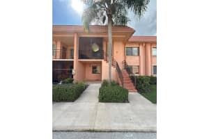 227 Lakeview Dr 103, Weston