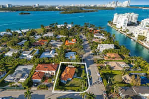 10110 E Broadview Dr, Bay Harbor Islands