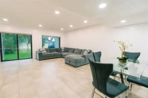 19230 Bobolink Dr, Hialeah