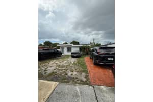 571 E 45th St, Hialeah