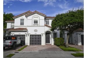 8134 Nw 107th Path, Doral