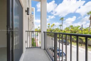 8001 Nw 41st St F-208, Doral
