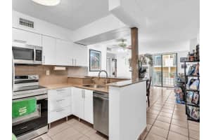 546 Sw 1st St 607, Miami