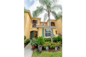 983 Ne 42nd Pl, Homestead
