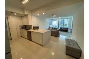92 Sw 3rd St 1602, Miami