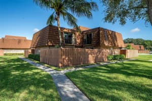 2551 Lakeview Ct, Cooper City
