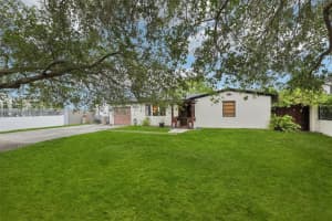 9881 Nw 26th St, Doral