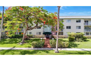 240 Galen Dr 112, Key Biscayne