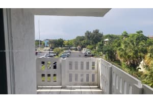 919 Hillcrest Dr 301, Hollywood